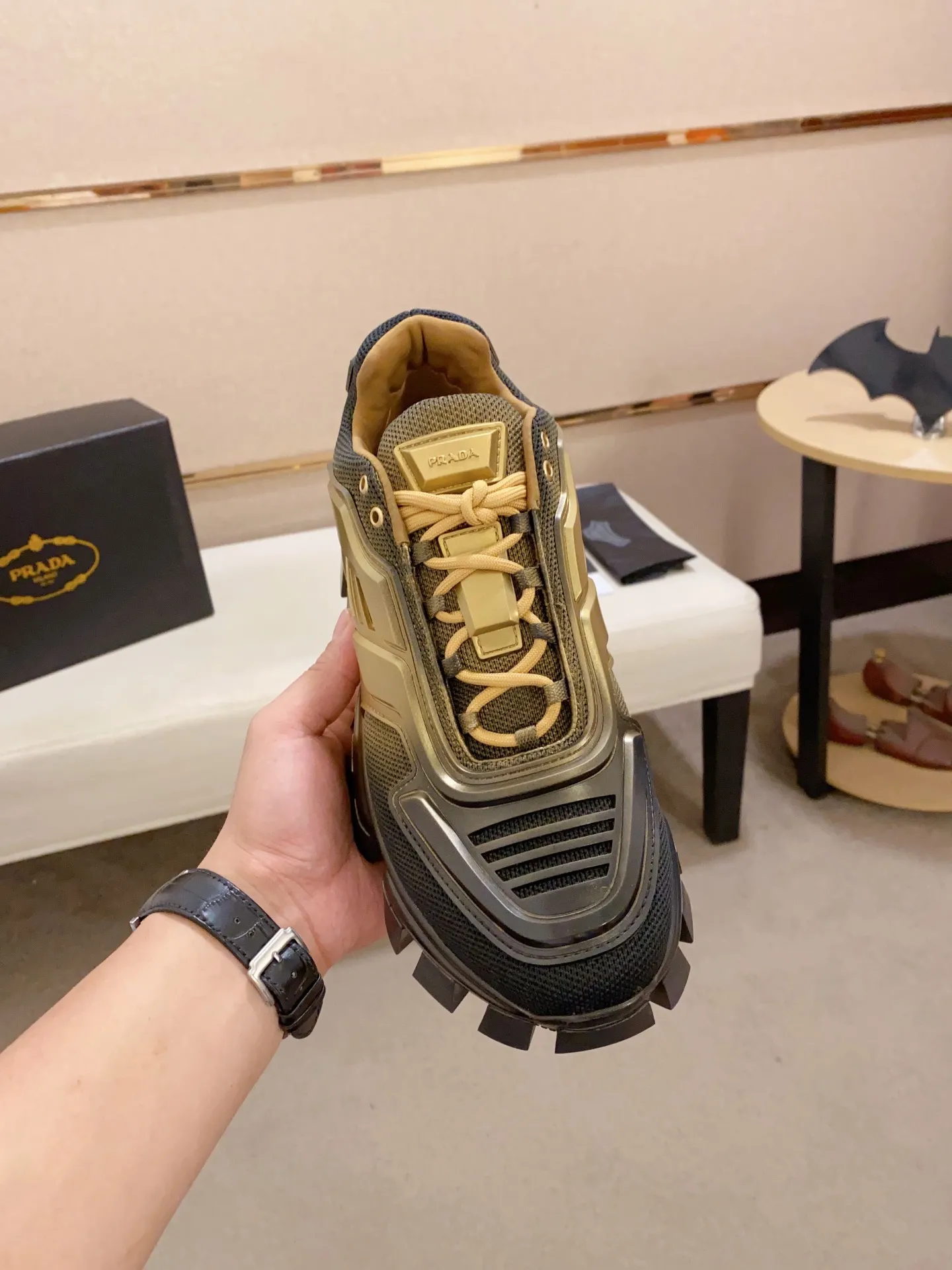 Factory price 600 men's shoes 💰 ✔️✔️✔️High version High quality new PRADA (Prada) counters are on the market simultaneously, new men's shoes, 😘fabrics are selected from first-layer cowhide. Lining: imported elastic mesh➕cowhide lining. 👍🏿High-end☄️Open-molded non-slip rubber outsole, exquisite lines, simple and elegant, comfortable and high-end for leisure travel. Number of yards: 38 to 44.